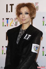 组图：梁朝伟张家辉碰头不聊金马奖