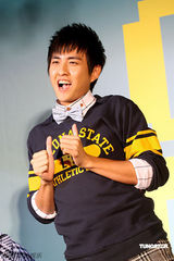 幻灯：黄靖伦发片大呼《我的妈》 咸鱼也要跃龙门