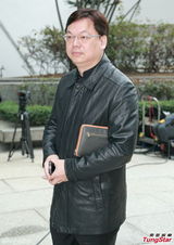 组图：陈志云贪污案重审 王喜陪同表情轻松