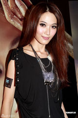 幻灯：林莉出席新书发布会 全裸彩绘出镜不清场