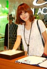 组图：金希澈朴秀珍等出席教育学院开业仪式