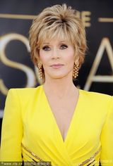 组图：老牌影星简-方达黄裙吸睛亮相奥斯卡