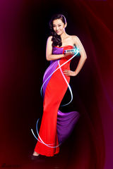 组图：苗圃杂志写真裙舞飞扬 妩媚典雅显风情