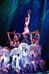 组图：大型杂技《太极时空》 演绎古典韵味