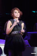 组图：曹格个唱力证与侧田兄弟情 刘德华低调助阵