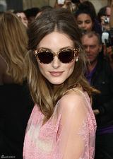 组图：奥利维亚-巴勒莫粉色透视裙俏丽