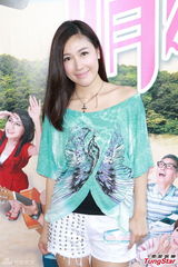 组图：李诗韵否认整容传闻 当众摸鼻自清