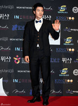 组图：宋允儿李敏贞参加珠宝奖 郑允浩2PM型男本色