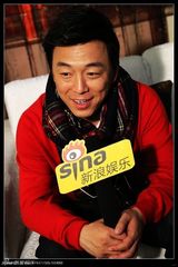 组图：黄渤春晚后台接受新浪专访