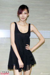 组图：陆瑶被蔡康永吓出大姨妈 纸片身材挺原装巨乳