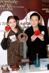 幻灯组图：丁子高情人节陪家人 杨千嬅虎年暂不添丁