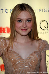 幻灯：《逃亡乐队》纽约首映 达科塔同斯图尔特竞艳