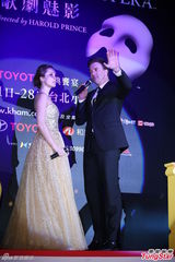 组图：《歌剧魅影》旋风再起 美女配大叔