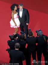 高清组图：《女人之源》首映 吕克-贝松吻娇妻抢镜