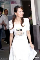 幻灯组图：伊能静否认“消费”儿子 谈离婚很煎熬