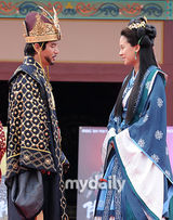 组图：李瑞镇宋智孝等穿古装宣传新剧《階伯》