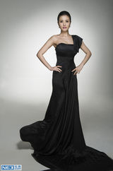 组图：万美汐长裙写真  性感魅惑变身优雅女神