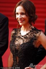 组图：西班牙影片《蛹》主创亮相上影节闭目红毯