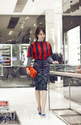 组图：陈数街拍登时尚杂志 同一元素搭出多样风情