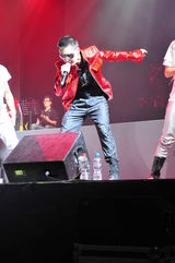 组图：王栎鑫个唱感动落幕 众星捧场圆五年音乐梦