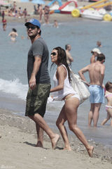 组图：伊娃-朗格利亚和男友度假 比基尼秀身材