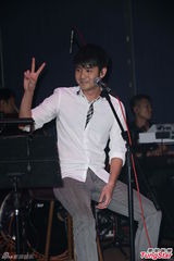 组图：刘子千庆功演唱会 小小彬抱病力挺