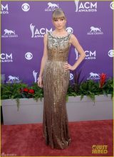 组图：米兰达笑傲乡村奖 泰勒携帅大叔献唱