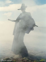 组图：蒂尔达登《W》封面 前卫造型彰显独特个性