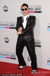 组图：全美音乐奖红毯女星争艳 比伯亲老妈鸟叔搞怪