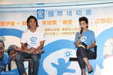 组图：郑伊健与蒙嘉慧无造人计划 助养柬埔寨小孩