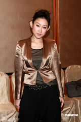 幻灯：邝美云陈志云参加晚宴 合唱筹善款七十余万