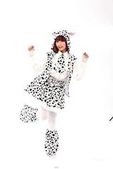 幻灯图：12岁萝莉歌手许雅涵拍写真 女仆装扮很可爱