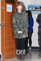 组图：9Muses部队举行新歌发布 成员遭军人强抱