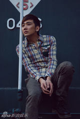 高清组图：胡白即将回归乐坛 华丽转型英伦复古型男