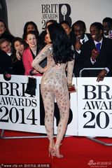 组图：Jessie J白唇惊悚 穿透视装扭臀秀曲线