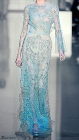 组图：冰雪女王皇袍出实体版 衣带飘飘美轮美奂