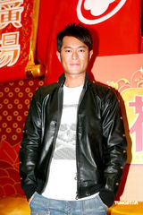 古天乐宣传电影派红包 吴君如新戏将与陈可辛合作 