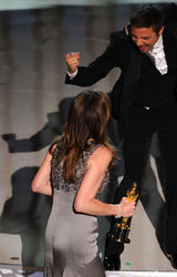 高清图：奥斯卡颁奖现场 毕格罗率众领奖难抑激动