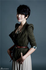 高清组图：曹曦文颠覆传统女人味 超抢镜性感搭配