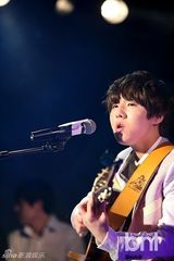 组图：刘承宇出席出道专辑发布尽显可爱魅力