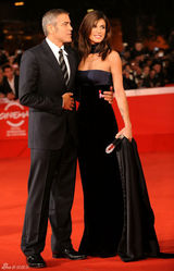 高清组图：乔治-克鲁尼携新欢亮相罗马电影节