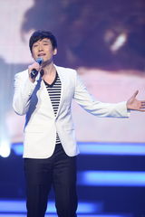 高清组图：新浪网络盛典 满江献唱《中华诵》