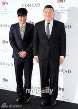 组图：严泰雄大婚众星道贺 李孝利戒指惹眼