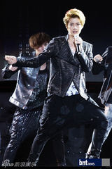 组图：韩团f(x)EXO-M等亮相上海K-POP音乐演唱会