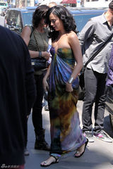 高清图：凯蒂-佩里性感亮相 吊带装秀丰满上围