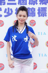 高清组图：徐若瑄为少棒赛开球 送母亲游泰国表孝心