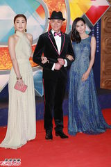 组图：陈法拉蓝色长裙温柔淑女 周丽淇背部全裸