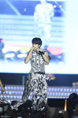 独家高清：EXO等献唱韩流音乐节 SHINee唱新歌