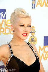 幻灯图集：林赛-罗韩和克里斯蒂娜MTV奖红毯比美