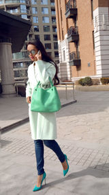 组图：爱戴全新时尚街拍 演绎早春潮流